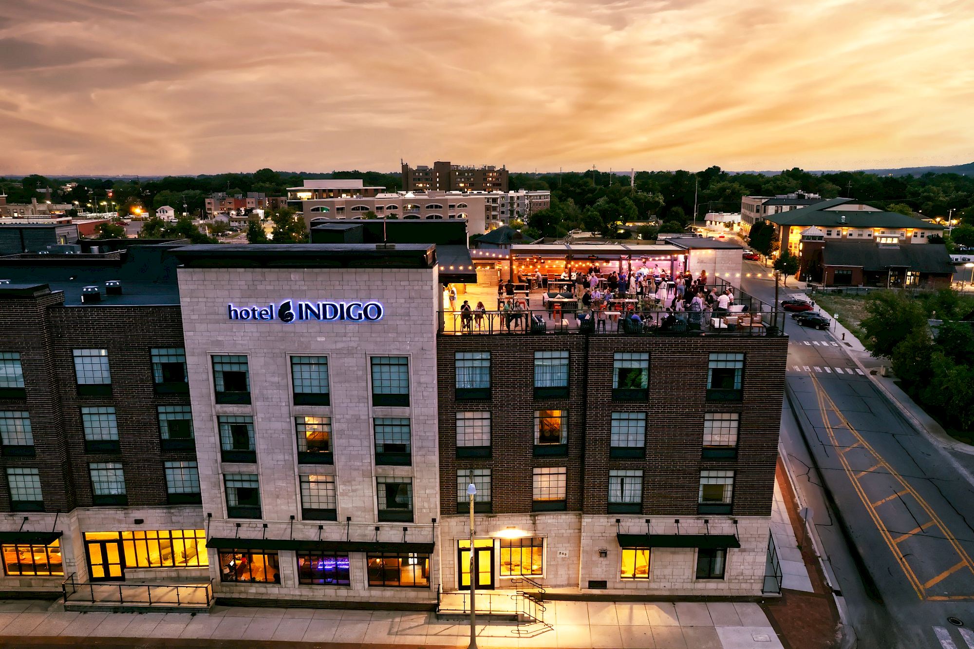 H&L Social Rooftop Bar and Eatery